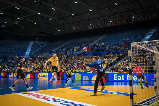 Abel Serdio Guntin of Spain, Sebastian Karlsson of Sweden