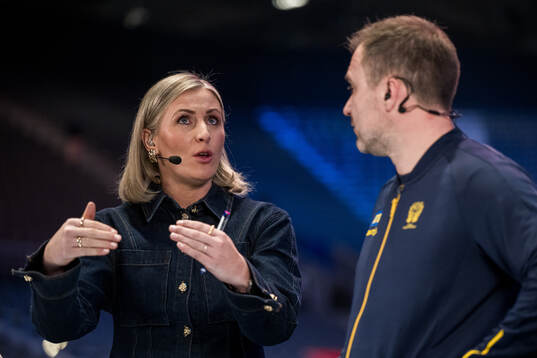 Johanna Alm and Head coach Michael Apelgren of Sweden in