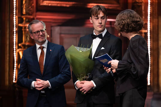 Leo Magnusson tilldelas pris för Årets Prestation i SM