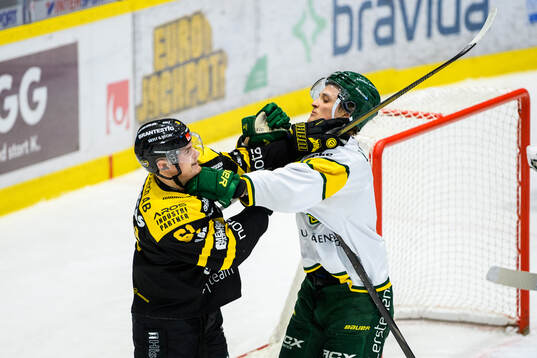 Västerås Malte Sjögren och Björklövens Lucas Lagerberg