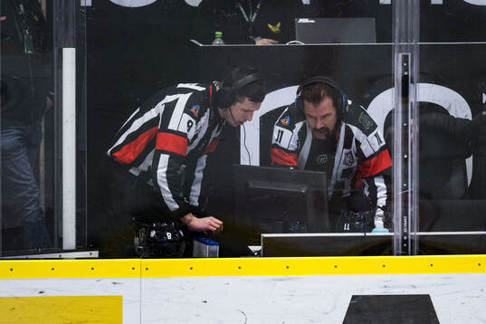 Domare Oscar Niklasson och domare Daniel Wessner