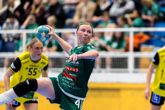 Skurus Alexandra Bjärrenholt med ett straffkast