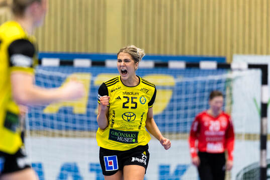 Sävehofs Emma Mihailovic jublar