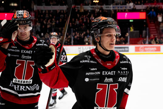 Örebros Patrik Puistola jublar