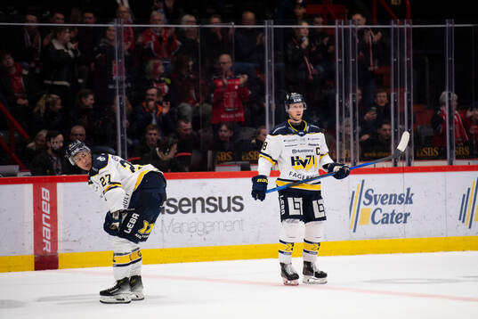 HV71s Jonathan Ang och Oscar Davidsson deppar