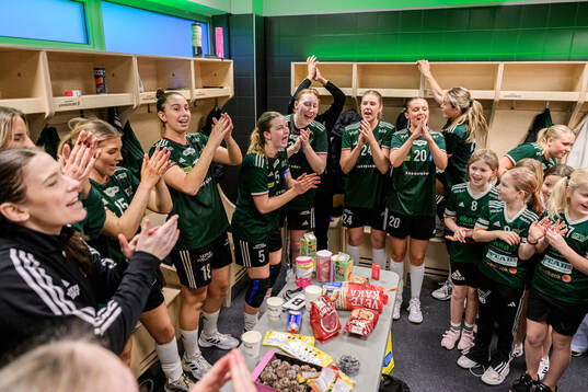 OV Helsingborgs spelare jublar i omklädningsrummet