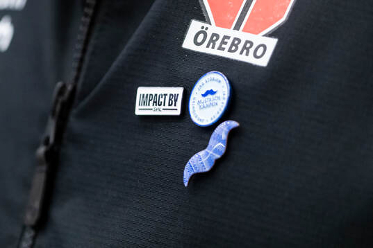 Impact by pin på Örebrotröja