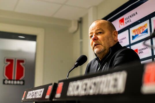 Brynäs tränare Niklas Gällstedt på presskonferensen