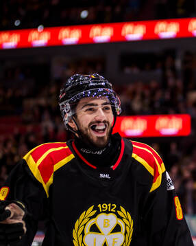 Brynäs Bobby Trivigno jublar