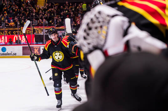 Brynäs Axel Andersson jublar