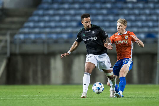 Noah Holm of Rosenborg and David Kruse of IFK Göteborg