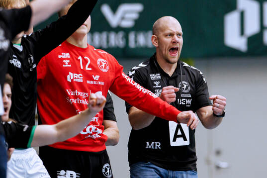 Varbergs tränare Mattias Roth jublar