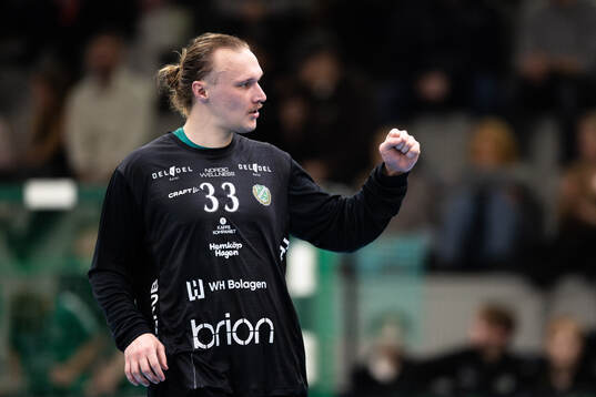 Önnereds målvakt Patrick Bols jublar