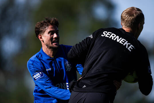 Ramon Pascal Lundqvist och målvakt Pontus Dahlberg