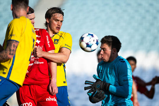 Hugo Andersson of Värnamo competes for the ball with