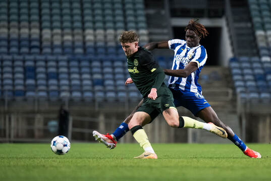 Ethan Laidlaw of Brentford B and Rockson Yeboah of IFK