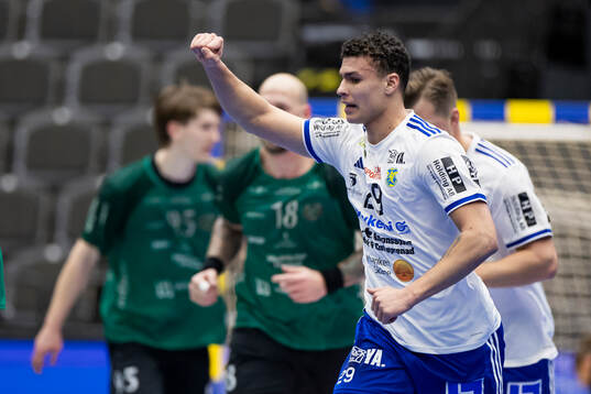 Ystad IFs Liam Hultberg jublar