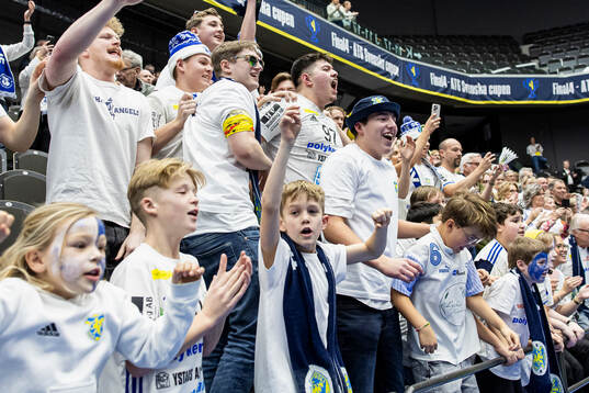 Ystad IFs supportrar jublar