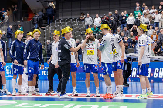 Ystad IFs spelare jublar