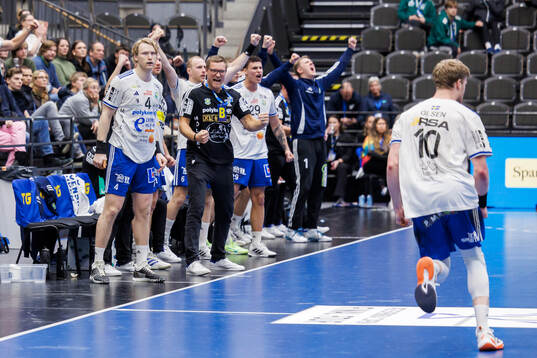 Ystad IFs spelare jublar