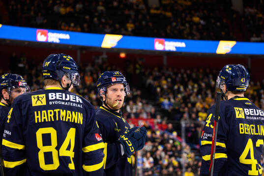 Oscar Lindberg of Sweden looks dejected