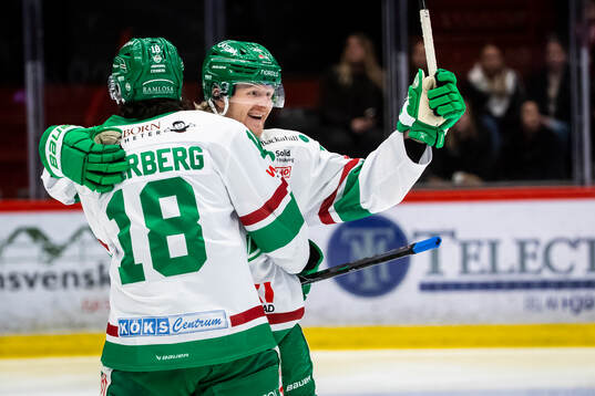 Rögles Joachim Blichfeld jublar med Dennis Everberg