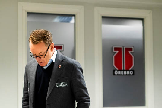 Örebros tränare Niklas Eriksson deppar på
