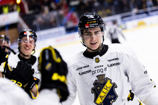 AIKs Daniel Ljungman jublar med lagkamrater