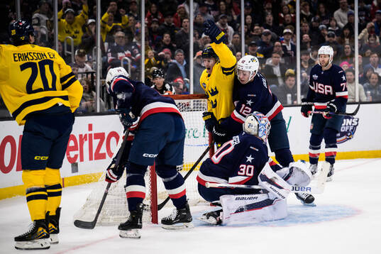 Bläddra bland fler bilder av Four Nations Face-Off, day 8, USA - Sweden
