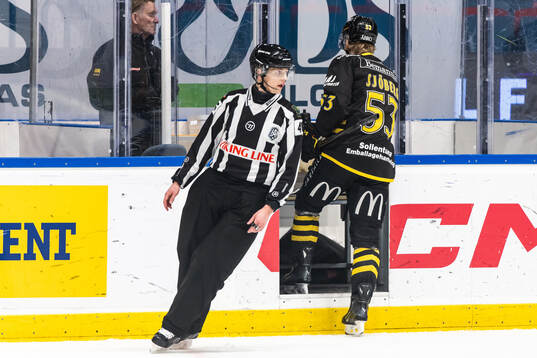 AIKs Albert Sjöberg visas ut