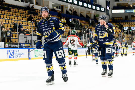 HV71s Oscar Engsund och Tommi Tikka deppar