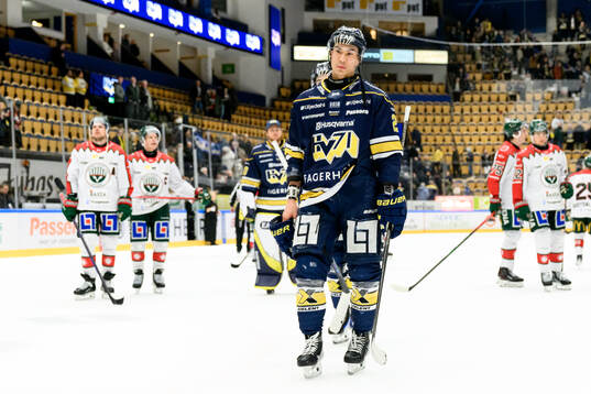 HV71s Jonathan Ang deppar