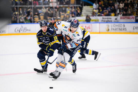 Växjös Eric Martinsson och HV71s Henrik Borgström