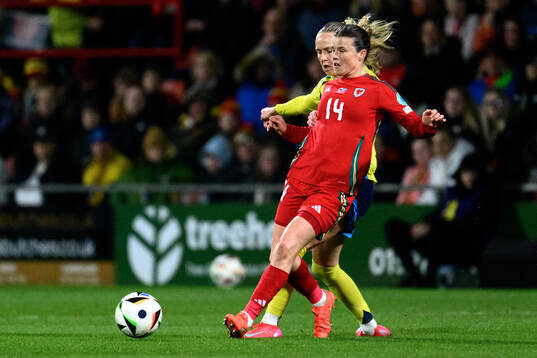 Matilda Vinberg of Sweden and Hayley Ladd of Wales