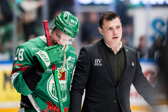 Rögles Anton Bengtsson och assisterande tränare Max Bohlin