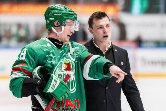 Rögles Anton Bengtsson och assisterande tränare Max Bohlin
