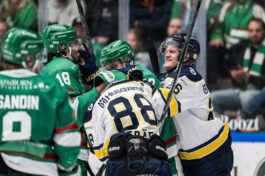 Rögles Dennis Everberg och Filip Johansson och HV71s