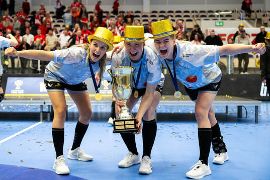 H65 Höörs Johanna Östblom och Isabelle Andersson jublar
