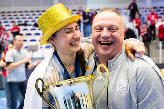 H65 Höörs Ofelia Shoai Hallberg och tränare Ola Månsson
