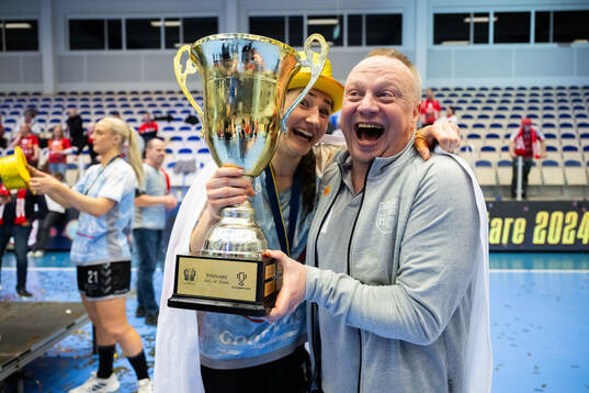 H65 Höörs Ofelia Shoai Hallberg och tränare Ola Månsson