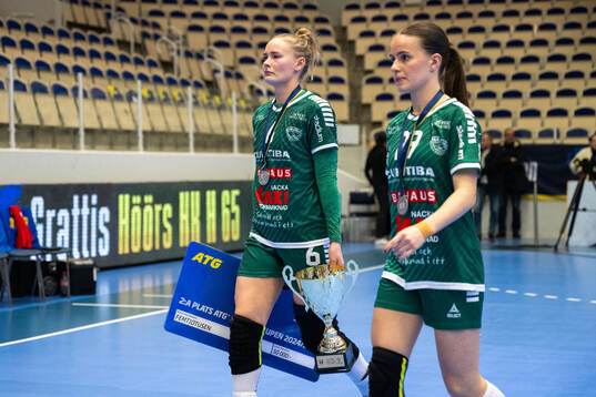 Skurus Ellen Voutilainen och Corinne von Knorring deppar