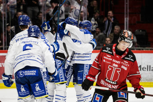 Leksands Oskar Lang jublar med lagkamrater