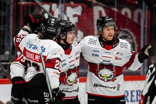 Malmö Redhawks Linus Öberg jublar