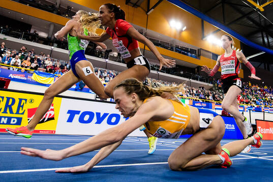 Wilma Nielsen of Sweden falls at the finish line when