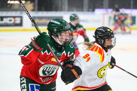 Frölundas Emilia Vesa och Brynäs Fanni Garát Gasparics