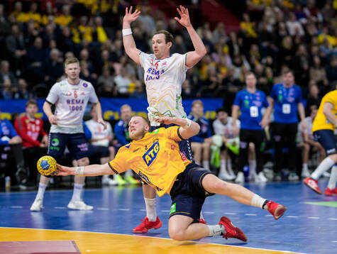 Sander Sagosen of Norway and Felix Möller of Sweden