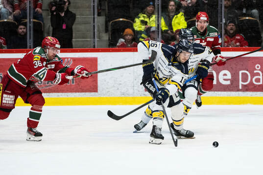 Modos Sebastian Ohlsson och HV71s Tanner Kero