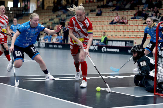Kalmarsunds Nathalie Gustafsson och Pixbos lagkapten Moa