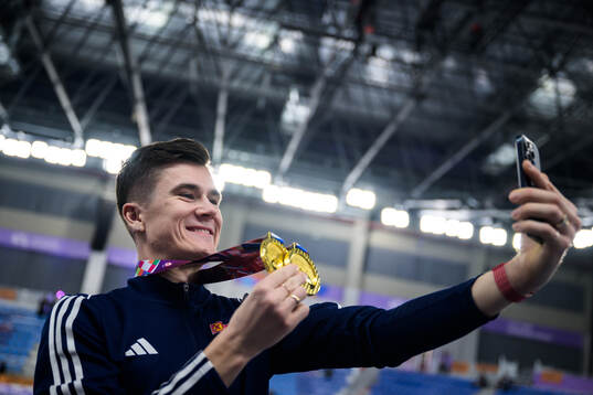 Jakob Asserson Ingebrigtsen of Norway takes a selfie with
