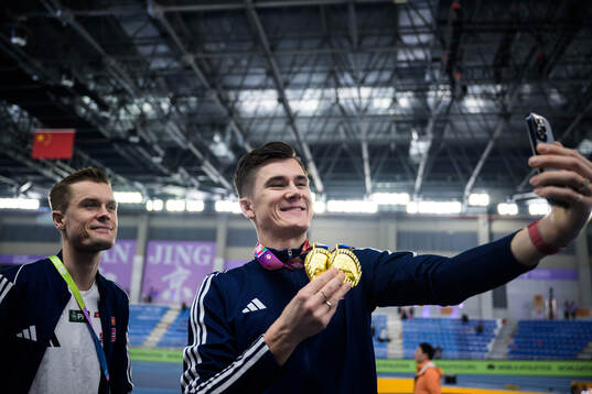 Jakob Asserson Ingebrigtsen of Norway takes a selfie with